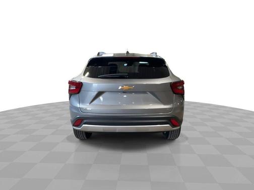 Sterling Gray Metallic 2024 Chevrolet Trax FWD 4dr LT