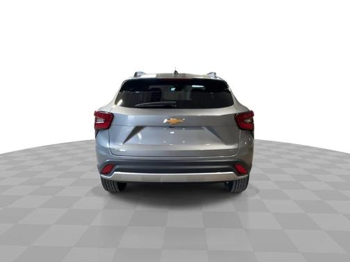 Sterling Gray Metallic 2024 Chevrolet Trax FWD 4dr LT