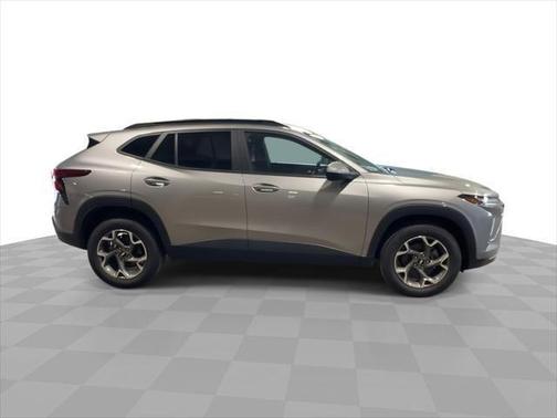 Sterling Gray Metallic 2024 Chevrolet Trax FWD 4dr LT