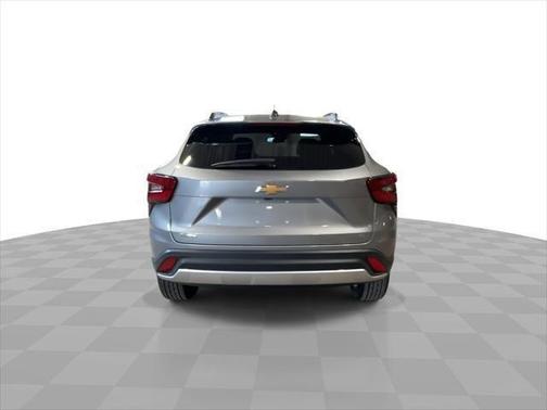 Sterling Gray Metallic 2024 Chevrolet Trax FWD 4dr LT