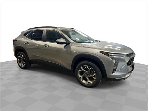 Sterling Gray Metallic 2024 Chevrolet Trax FWD 4dr LT