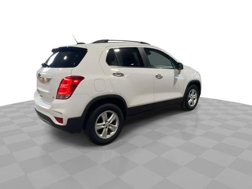 Summit White 2019 Chevrolet Trax FWD 4dr LT