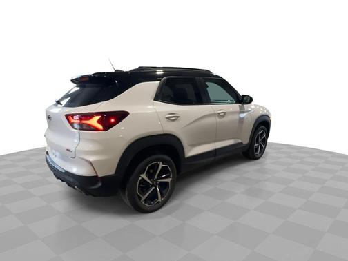 Iridescent Pearl Tricoat 2023 Chevrolet Trailblazer AWD 4dr RS