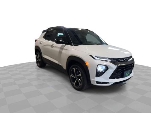 Iridescent Pearl Tricoat 2023 Chevrolet Trailblazer AWD 4dr RS