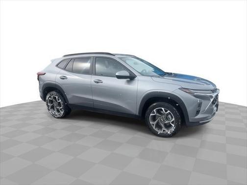 Sterling Gray Metallic 2024 Chevrolet Trax FWD 4dr LT