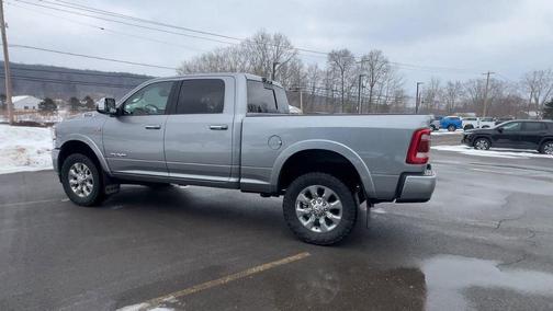 2022 RAM 2500 Laramie Crew Cab 4x4 6'4' Box