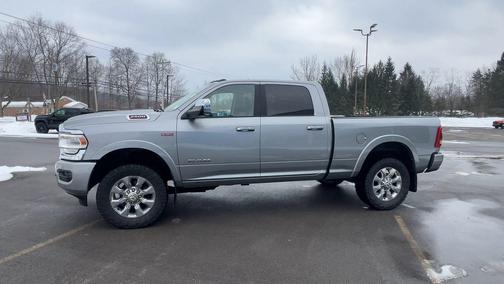 2022 RAM 2500 Laramie Crew Cab 4x4 6'4' Box