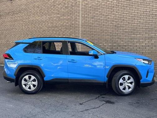 2020 Toyota RAV4 LE