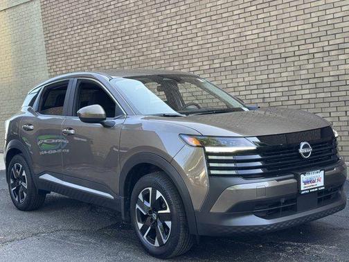Canyon Bronze M 2025 Nissan Kicks SV
