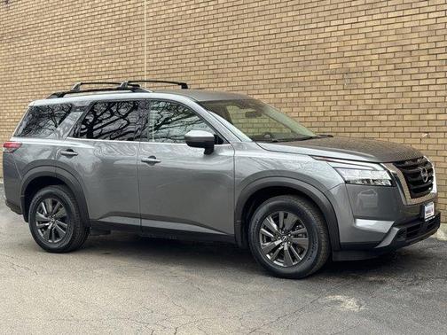 2022 Nissan Pathfinder SV