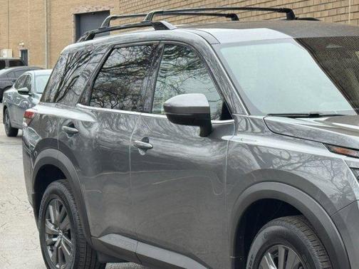 2022 Nissan Pathfinder SV