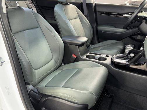 Snow White Pearl 2024 Kia Seltos SX