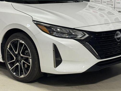 Aspen White / Super Black 2025 Nissan Sentra SR