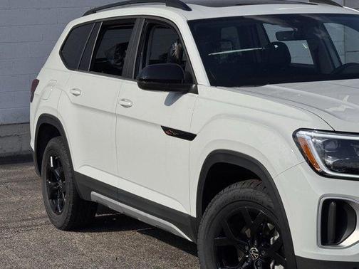 2025 Volkswagen Atlas 2.0T Peak Edition