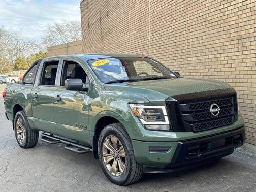 2024 Nissan Titan SV