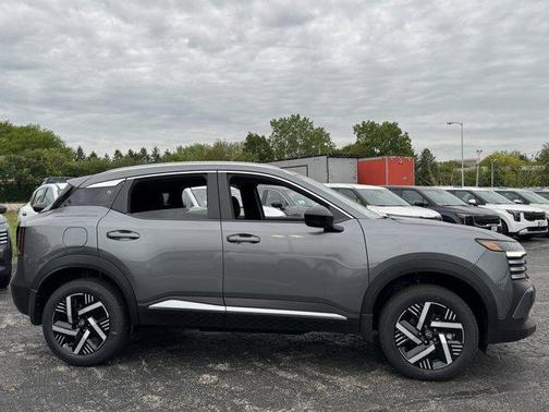Gun Metallic 2026 Nissan Kicks SV