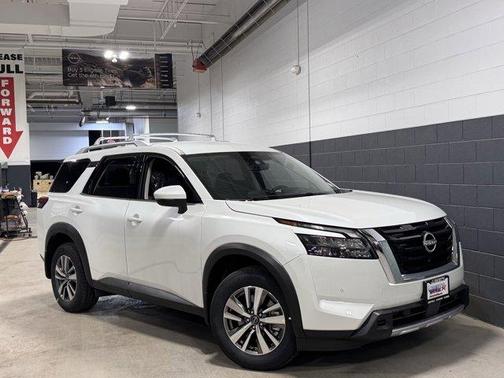 2025 Nissan Pathfinder SL