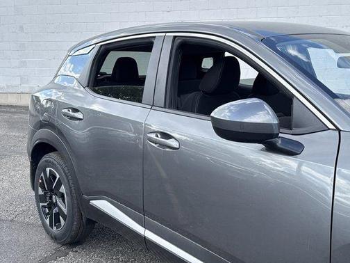 Gun Metallic 2025 Nissan Kicks SV