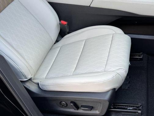 Black 2026 Nissan Murano Platinum