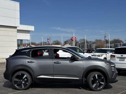 2025 Nissan Kicks SR