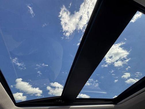 2 Tone White / Black Roof 2023 Nissan Rogue SL