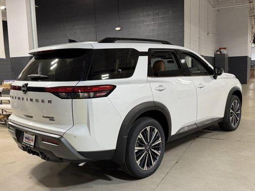Everest White P 2026 Nissan Pathfinder Platinum