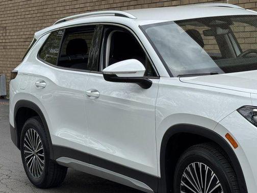 Pure White 2025 Volkswagen Tiguan 2.0T S