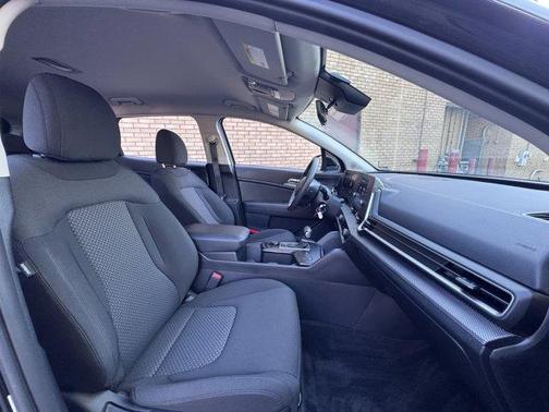 Fusion Orange 2025 Kia Sportage LX