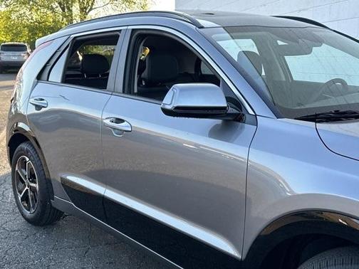 2025 Kia Niro SX