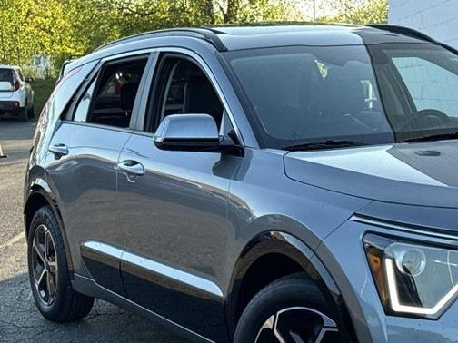 2025 Kia Niro SX