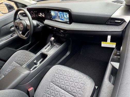 Gun Metallic 2027 Nissan Kicks SV