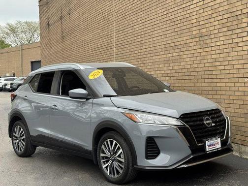 Boulder Gray Metallic 2024 Nissan Kicks SV