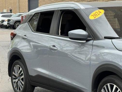 Boulder Gray Metallic 2024 Nissan Kicks SV