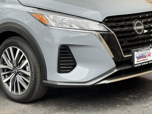 Boulder Gray Metallic 2024 Nissan Kicks SV