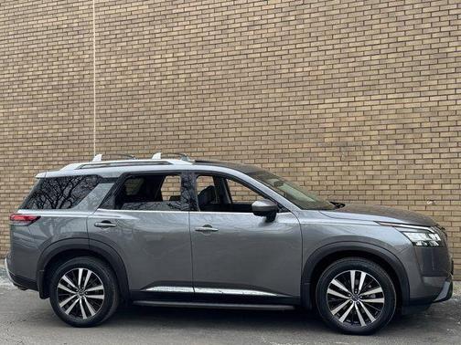 2023 Nissan Pathfinder Platinum