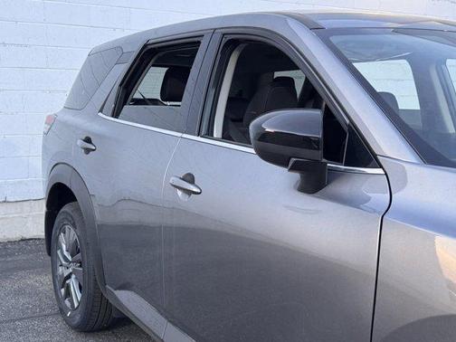 2025 Nissan Pathfinder S
