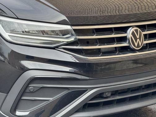 Deep Black Pearl Effect 2022 Volkswagen Tiguan 2.0T S