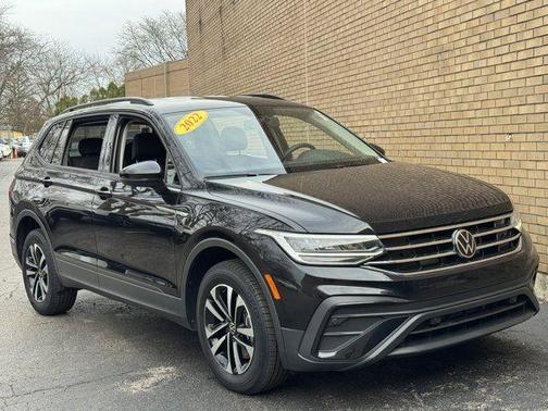 Deep Black Pearl Effect 2022 Volkswagen Tiguan 2.0T S