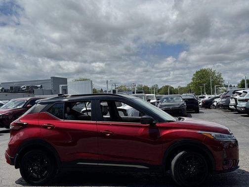 2 Tone Red / Black 2023 Nissan Kicks SR