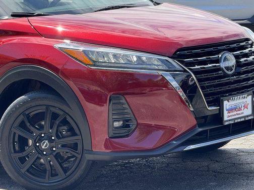 2 Tone Red / Black 2023 Nissan Kicks SR