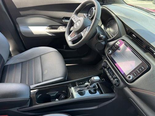 2 Tone Red / Black 2023 Nissan Kicks SR