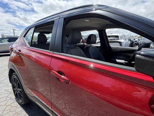 2 Tone Red / Black 2023 Nissan Kicks SR