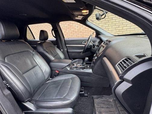 Magnetic Metallic 2018 Ford Explorer XLT