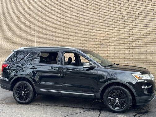 Magnetic Metallic 2018 Ford Explorer XLT