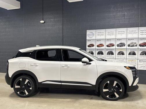 2025 Nissan Kicks SR