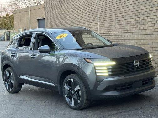 2025 Nissan Kicks SR