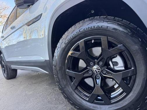 2024 Volkswagen Atlas 2.0T Peak Edition SE w/Technology