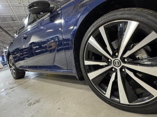 Deep Blue Pearl 2022 Nissan Altima 2.5 SR