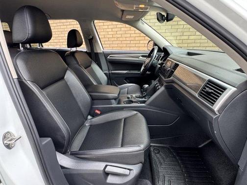 Pure White 2018 Volkswagen Atlas 3.6L SE w/Technology