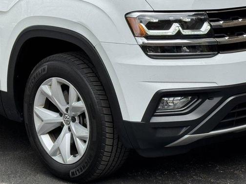 Pure White 2018 Volkswagen Atlas 3.6L SE w/Technology